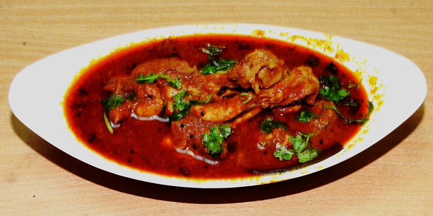 Local eateries near Pauni Fort serve authentic Maharashtrian cuisine.