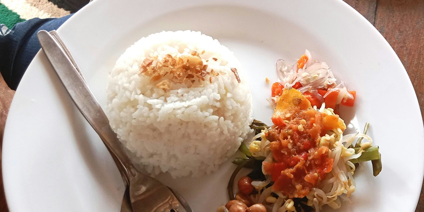 There are many eateries in Indonesia offering scrumptious Balinese delicacies.
