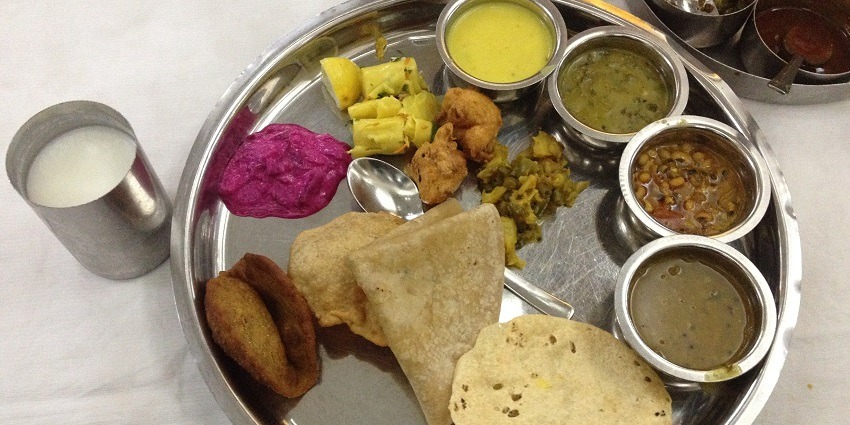 Local eateries serve delicious Maharashtrian cuisine near Kharda and Jamkhed.