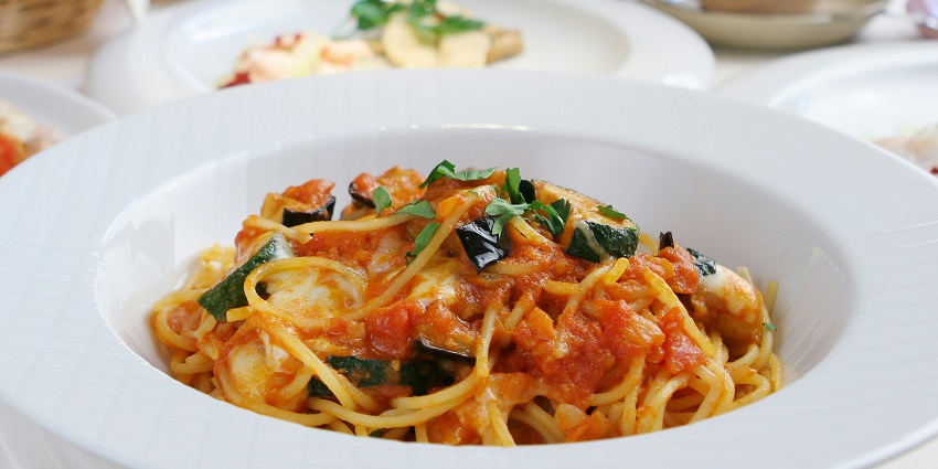 Several places in Pali and Bilaspur offer a wide range of dining options with variety.