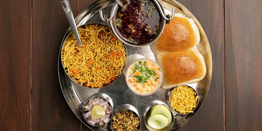 Nearby eateries offer traditional Maharashtrian dishes near Indrai Fort.