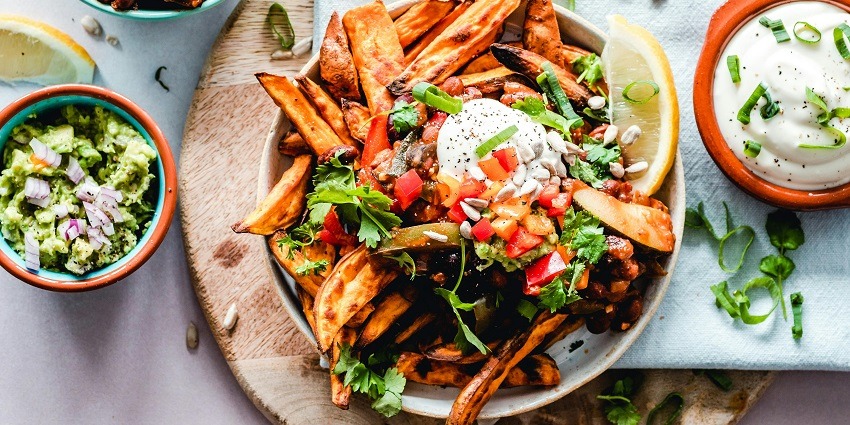 Lodge-based restaurants and fine dining joints offer delicious food to visitors.