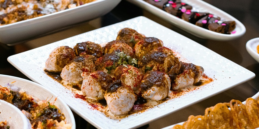 There are many eateries near Revdanda Fort offering appetising delicacies.
