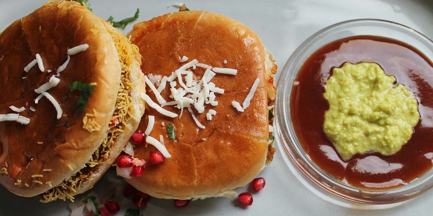 Pav Bhaji, a famous cuisine of Maharashtra available for visitors near Lonad Caves.