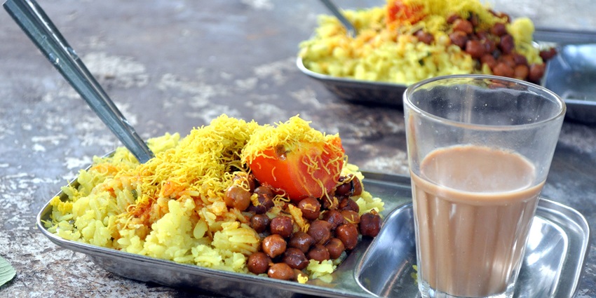 Scrumptious Poha with Chai, A delicacy of Nagpur and the whole of Maharashtra.