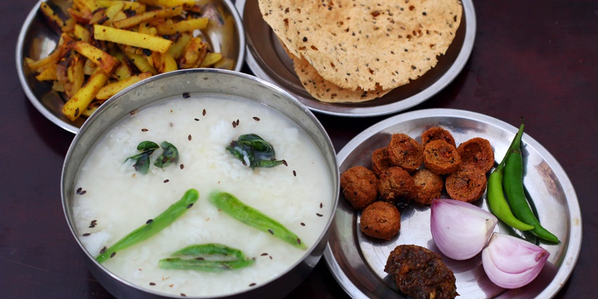 One of the traditional dishes of Chhattisgarh ‘Pakhala bhat’ for travellers to try.