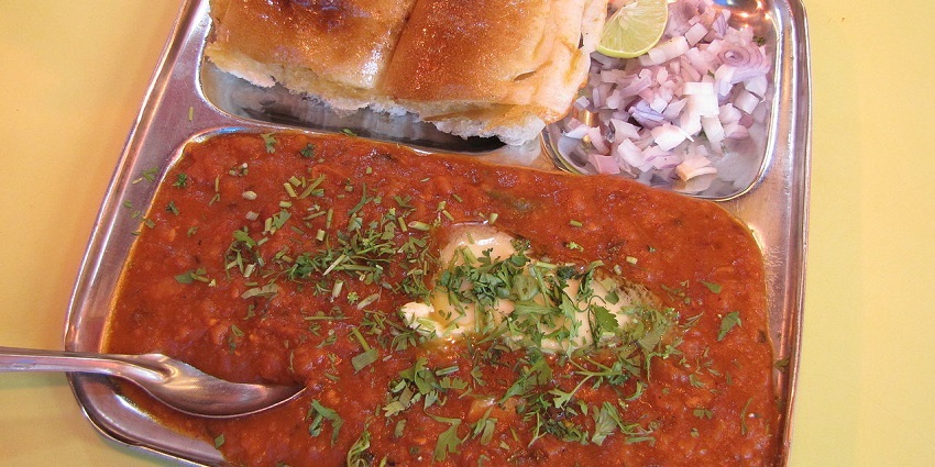 A plate of pav bhaji served at a restaurant nearby the fort