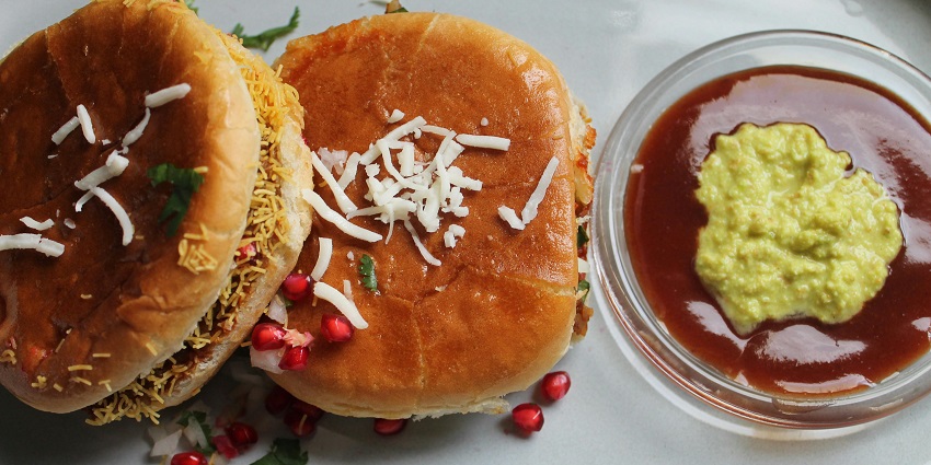 There are many eateries near Sudhagad Fort offering scrumptious delicacies.
