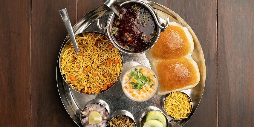 Enjoy traditional Maharashtrian cuisine at the top eateries near Vairagad Fort.