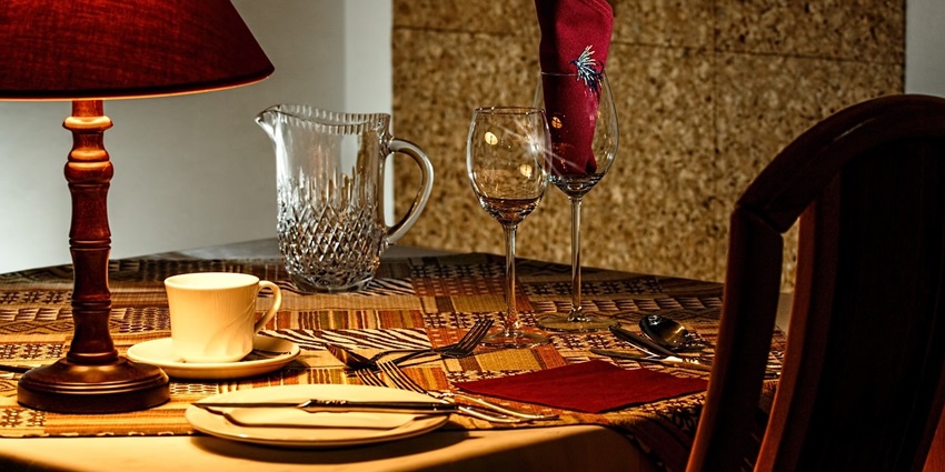 Devour a delicious lunch or dinner at the restaurants and eateries near the Takmak Fort