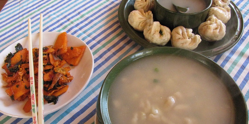 A picture of Tibetan food being served at a restaurant near the Sankar Monastery