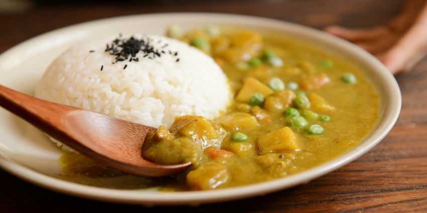 Nagapattinam offers diverse dining options featuring authentic South Indian cuisine.