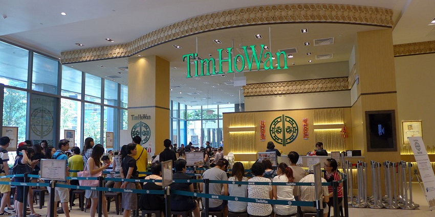 There are many food options near the Science Centre Singapore for delectable meals.