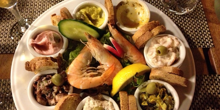 An image of tasty seafood in a restaurant near one of the casinos in Charlotte NC.