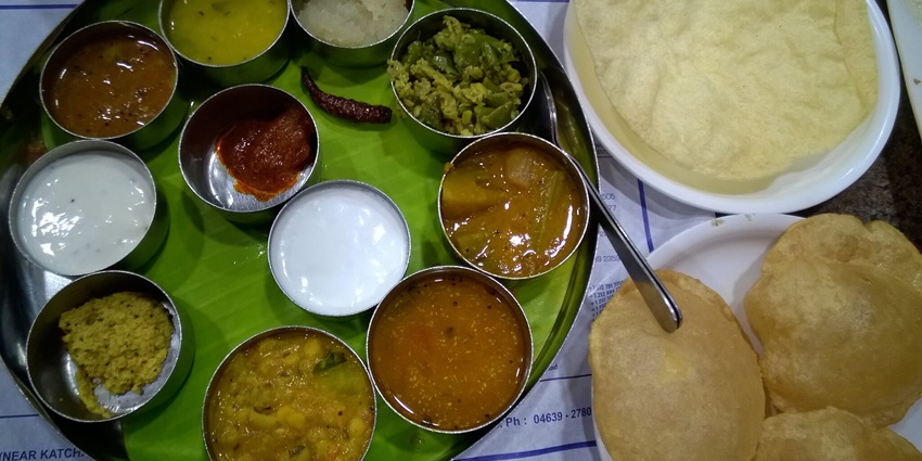 Dining options near the Chennai Government Museum include diverse South Indian cuisine.