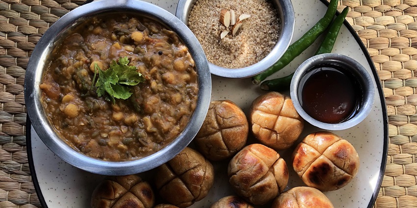 Pushkar offers vegetarian restaurants with Rajasthani cuisine and packed meals.
