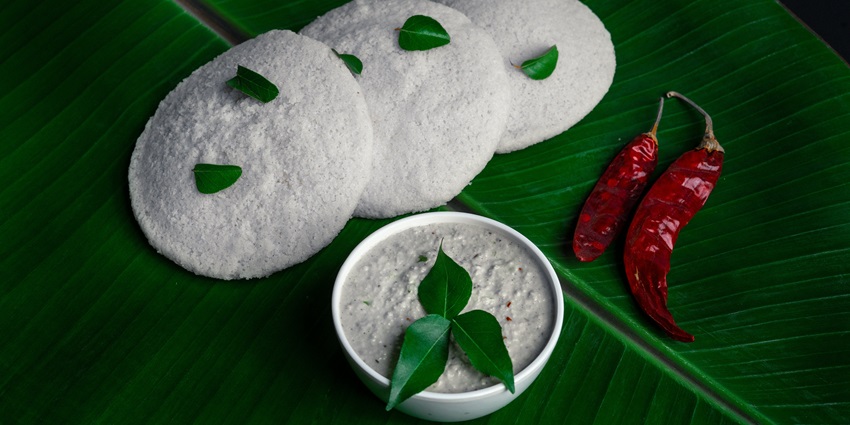 There are many eateries near Fort St George offering delicacies including idlis.