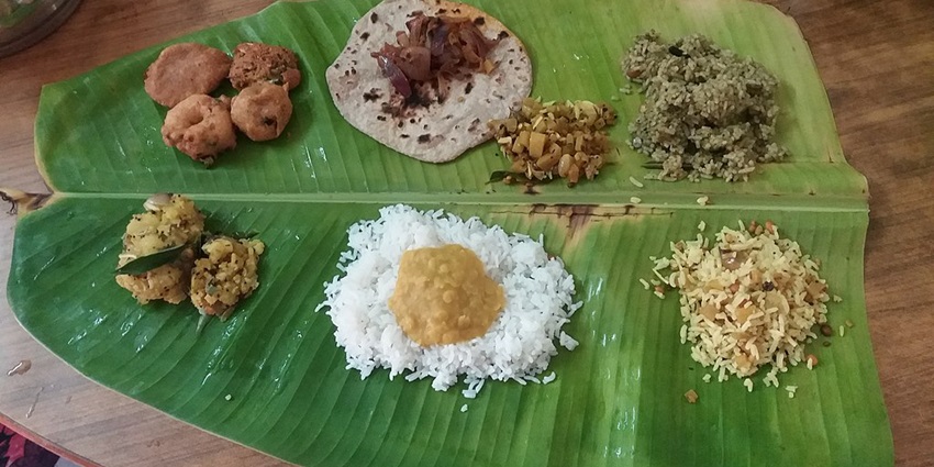 Rameshwaram offers traditional South Indian cuisine, seafood, and street food