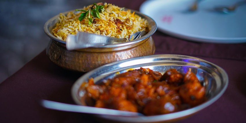 There are many eateries in Tamil Nadu offering delicious food including biryani.