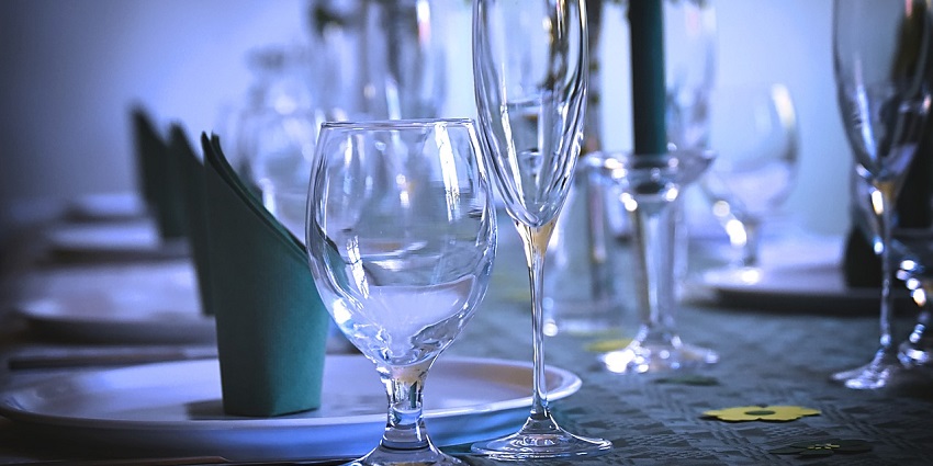 Elegantly arranged table setting with plates, cutlery, and glasses, perfect for dining.