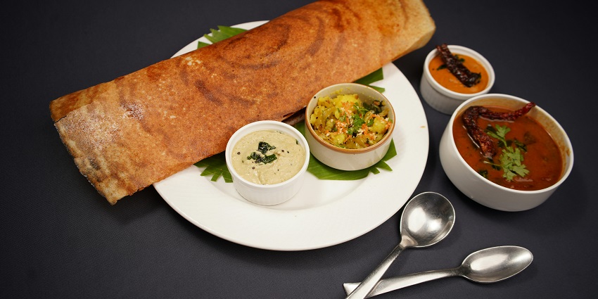 Dosa, a traditional South Indian dish available near Shore temple in restaurants.