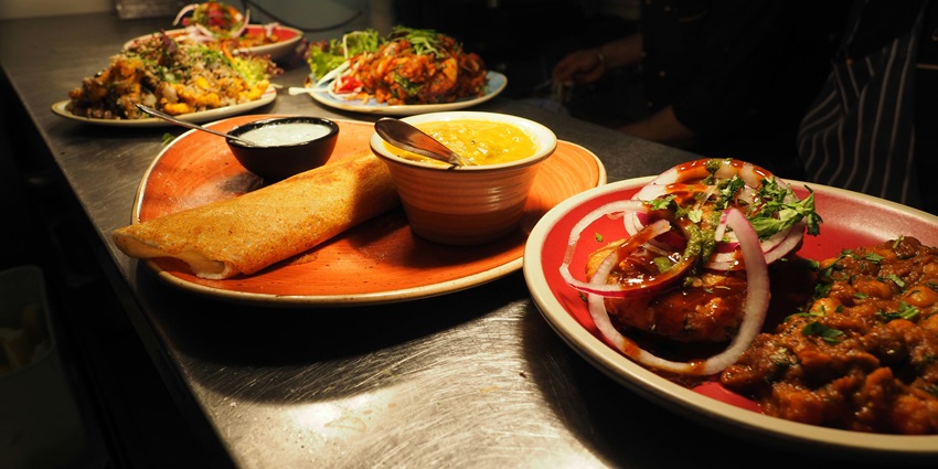 Variety of dishes served at a restaurant to eat near Jambukeswarar Temple.