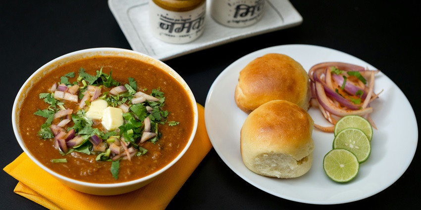 Image depicting delicious fast food served on a table charming small café in Maharashtra.