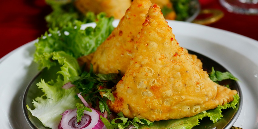 Relish the delicious dishes of Maharashtra on your next trip to this beautuiful state.