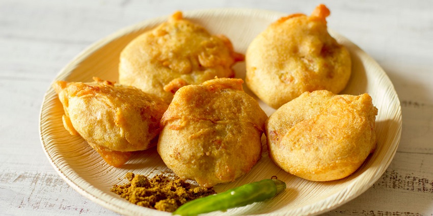 A picture of Vada pao, the most popular snack in Mumbai, taken at a local restaurant