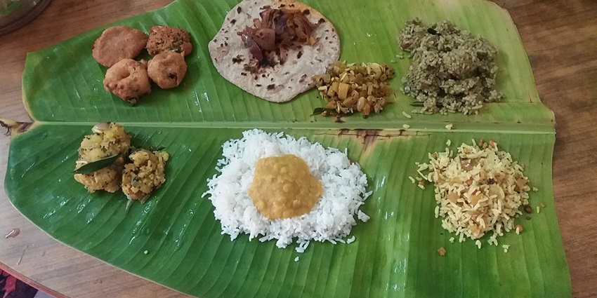 Eateries near Kattabomman Memorial Fort serve authentic South Indian cuisine