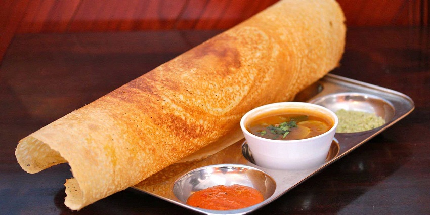 Nearby eateries near Mahimandalam Fort offer diverse and flavourful cuisines.