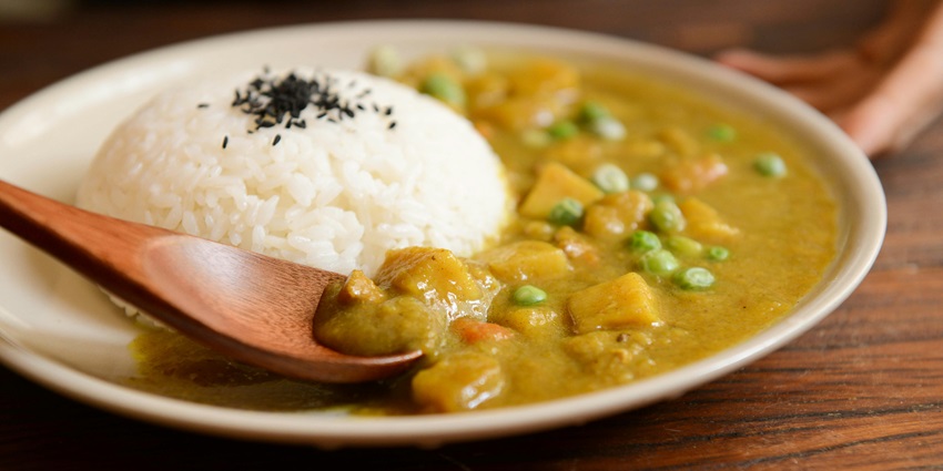 Yelagiri, Tamil Nadu offers diverse dining options including authentic dishes for tourists.