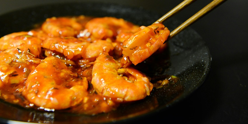 Image of delicious Indonesian sea food prawns served at a local warung