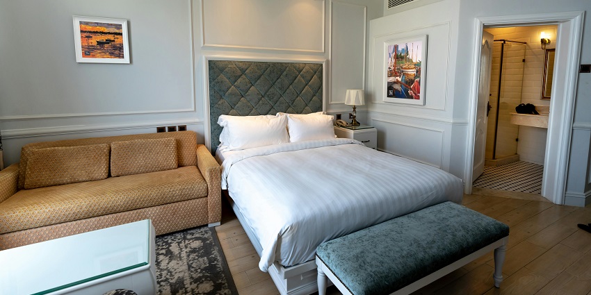 Cosy hotel room with a comfortable bed and warm lighting, ideal for relaxation.