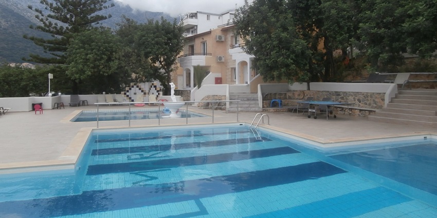 A hotel near Dreamland Beach.