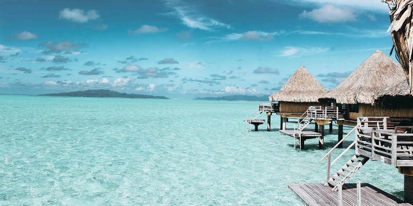 An image of a luxurious Makassar resort offering stunning coastline views and amenities.