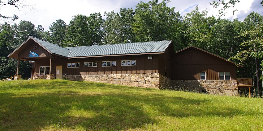 Accommodations nearby offer a variety of facilities to ensure a comfortable stay