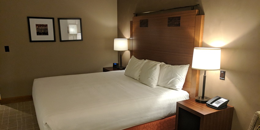 Ramgad Fort offer diverse accommodations, from budget hotels to luxury resorts.