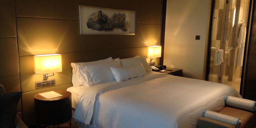 Various accommodation options are available near Palghar Fort like hotels, eco-resorts, and camping.