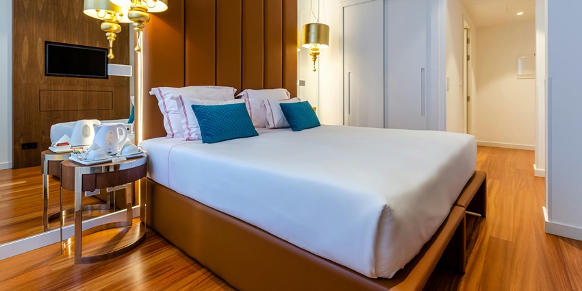 Hotel room with great facilities to stay near Karjat Fort.