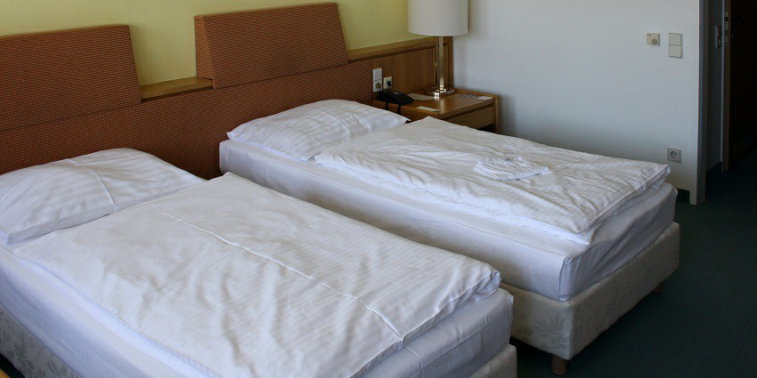 Satara offers budget hotels, homestays, and luxury resorts nearby for a great time.