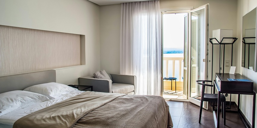 A view of a hotel room in Maharashtra near Udgir Fort Black with an industrial minimalist design.