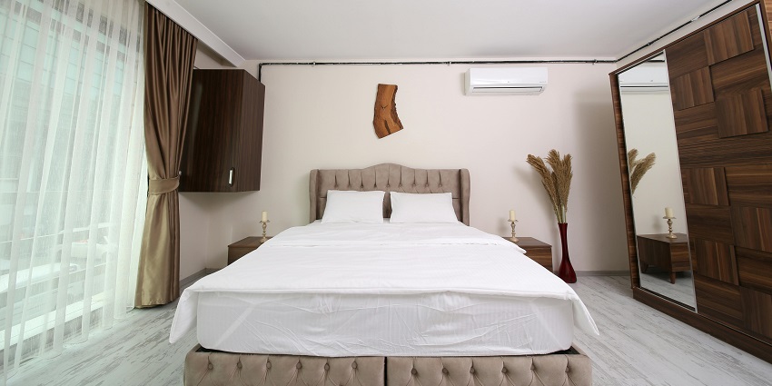 A hotel room, near the Shahpur kandi fort offering a comfortable stay