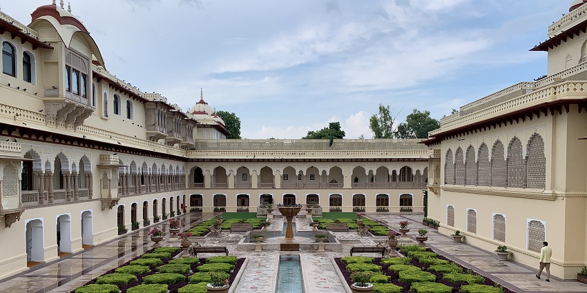 A grand palace in Jaipur offering a luxurious stay to all the tourists