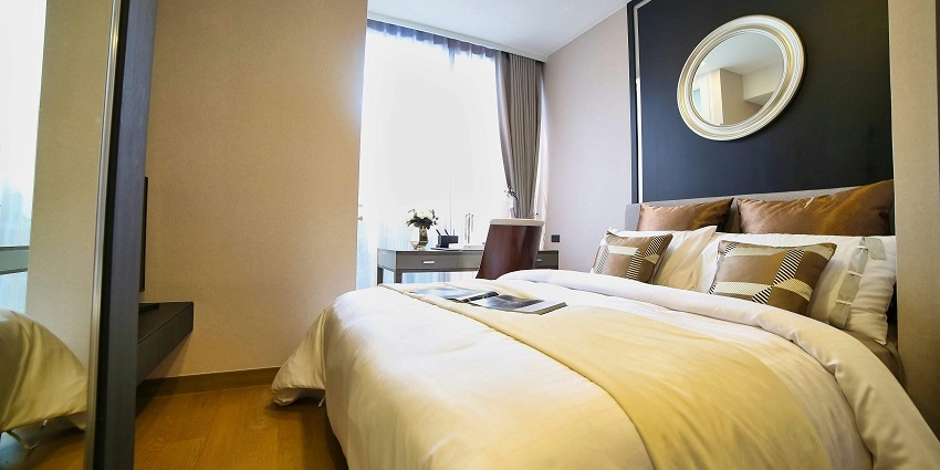 Kolkata has diverse accommodations, from luxury hotels to budget-friendly guesthouses.