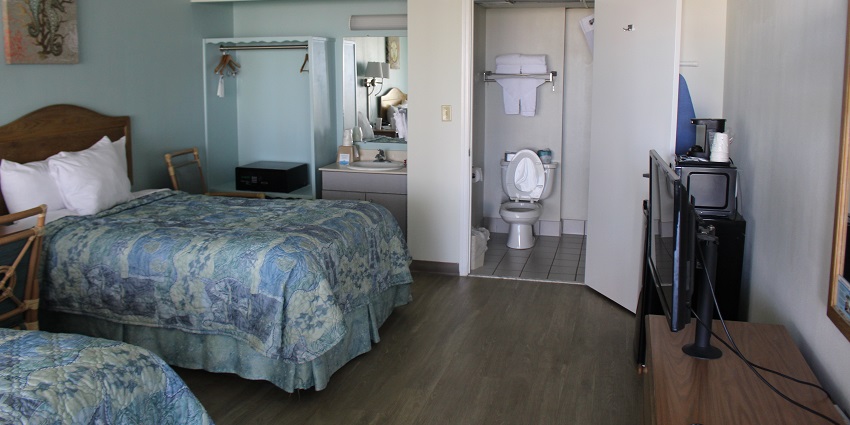 Cosy hotel room to stay during Thirunallar Temple