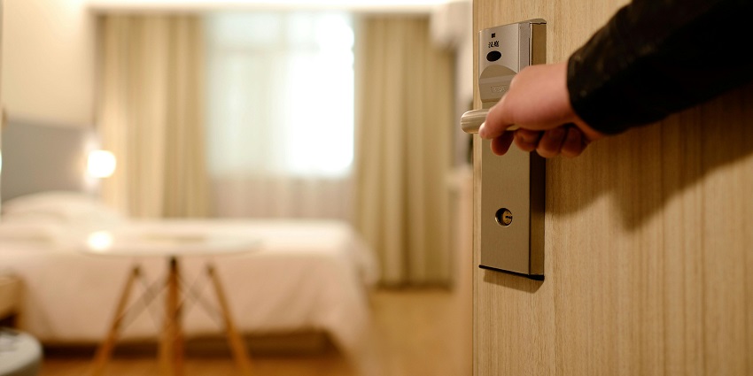 A view of a hotel room near Vaideki Waterfall for travellers to visit and relax.