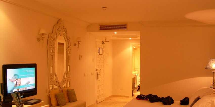 A picture of a hotel room with all the basic Amenities