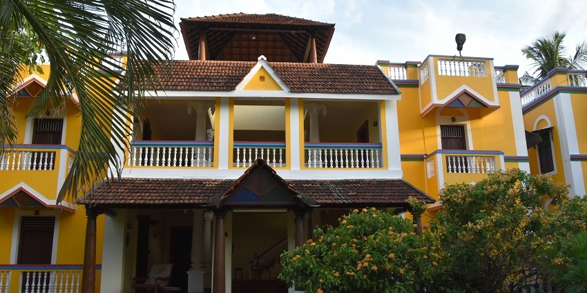 There are many options to stay in and around Kanjanur and Kumbakonam.
