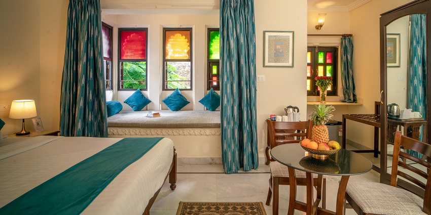 Accommodations near the fort offer a diverse range of facilities according to tourists needs and budget
